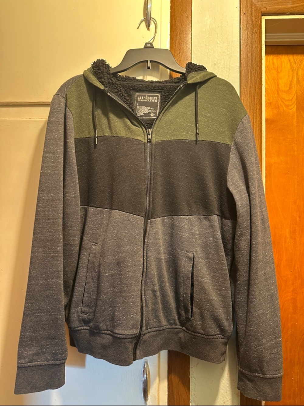 urban pipeline Men’s Olive and Gray Colorblock Sherpa-Lined Zip Hoodie